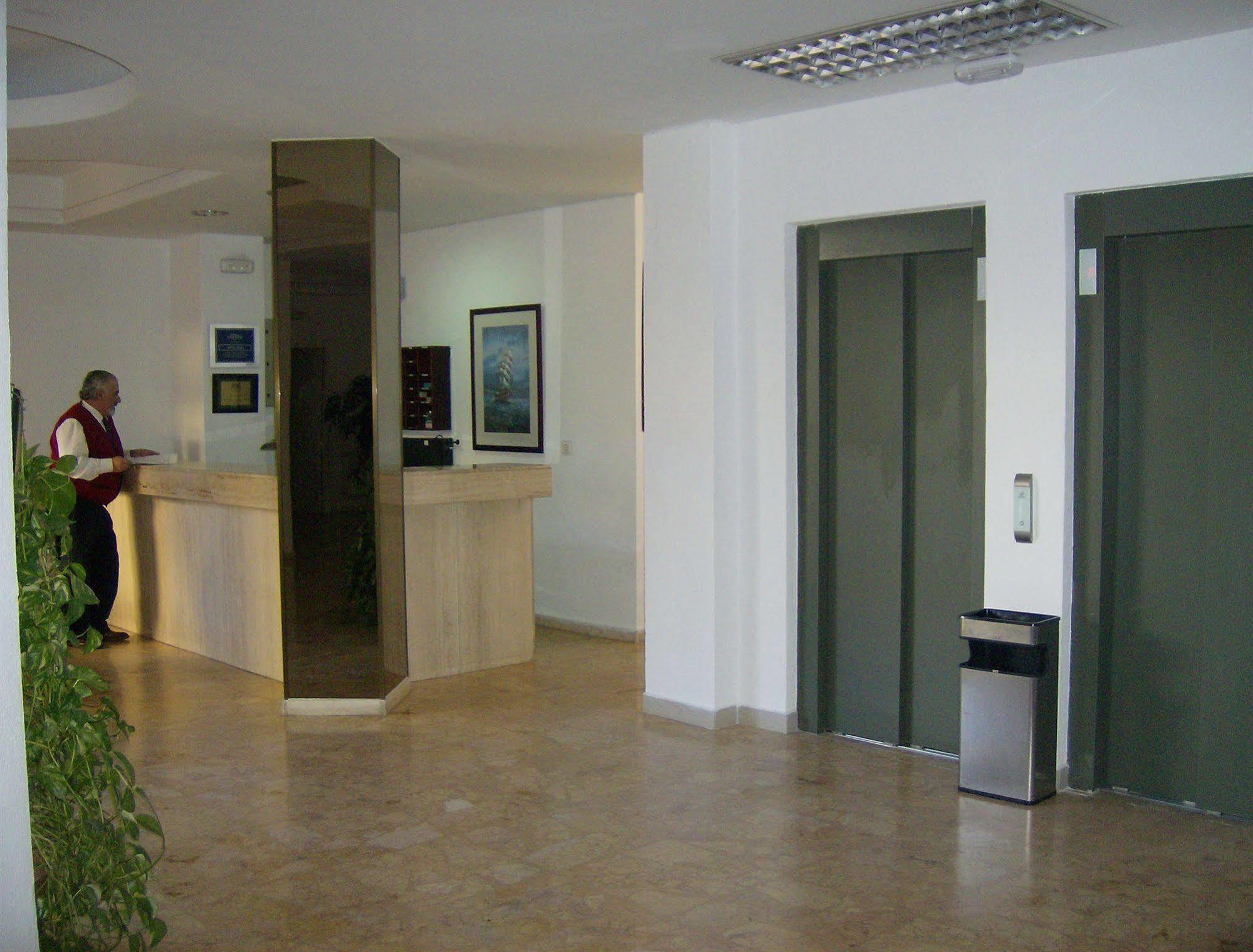 Apartamentos El Velero Torremolinos Exterior photo
